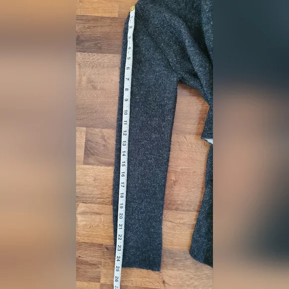 FOREVER 21 Cardigan size Medium EUC - Picture 3 of 5